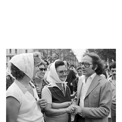 premio Nobel de la Paz Adolfo Pèrez Esquivel y algunas  Madres de la Plaza de Mayo